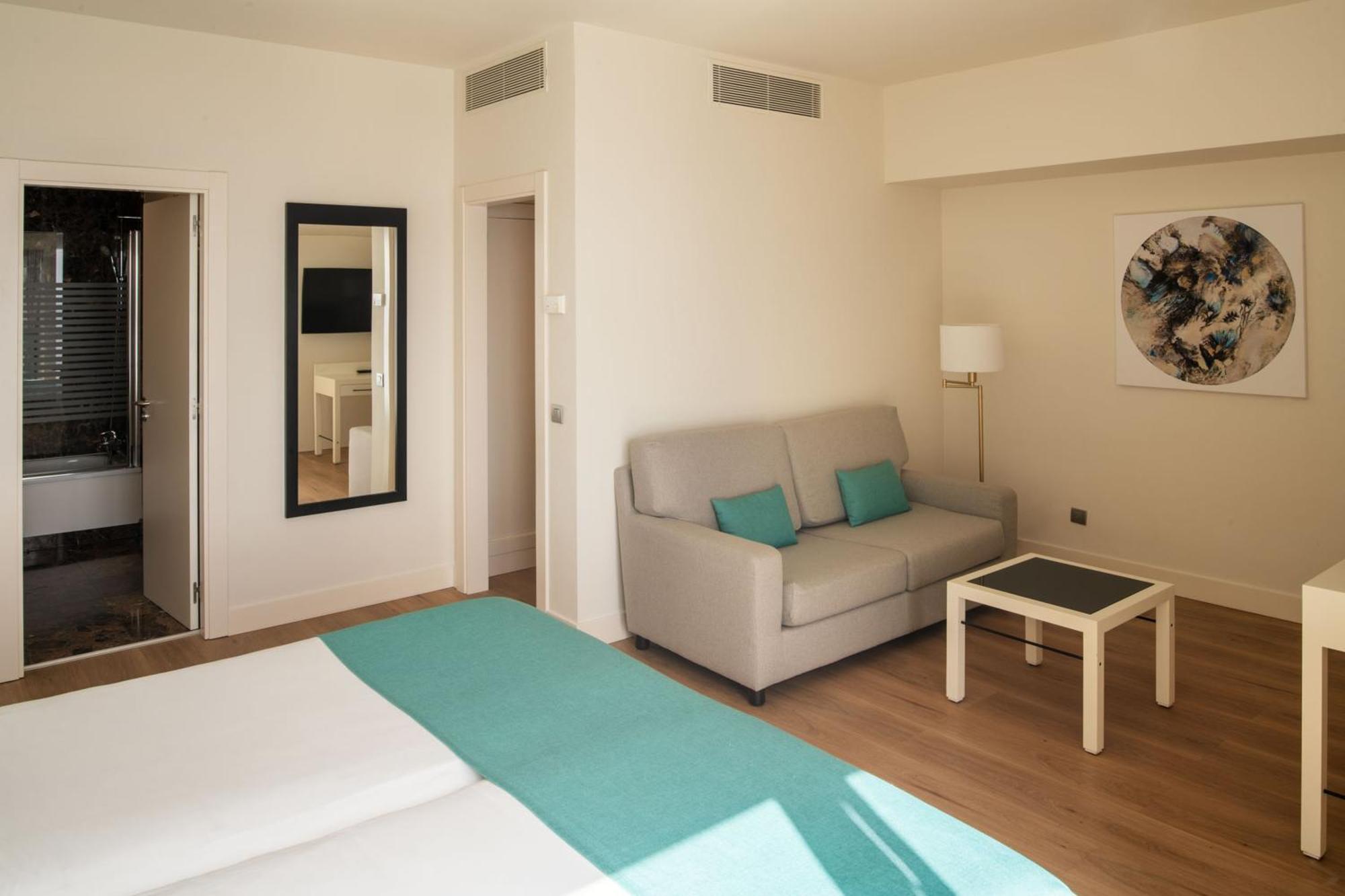 Arrecife Gran Hotel & Spa Екстериор снимка A room at the hotel