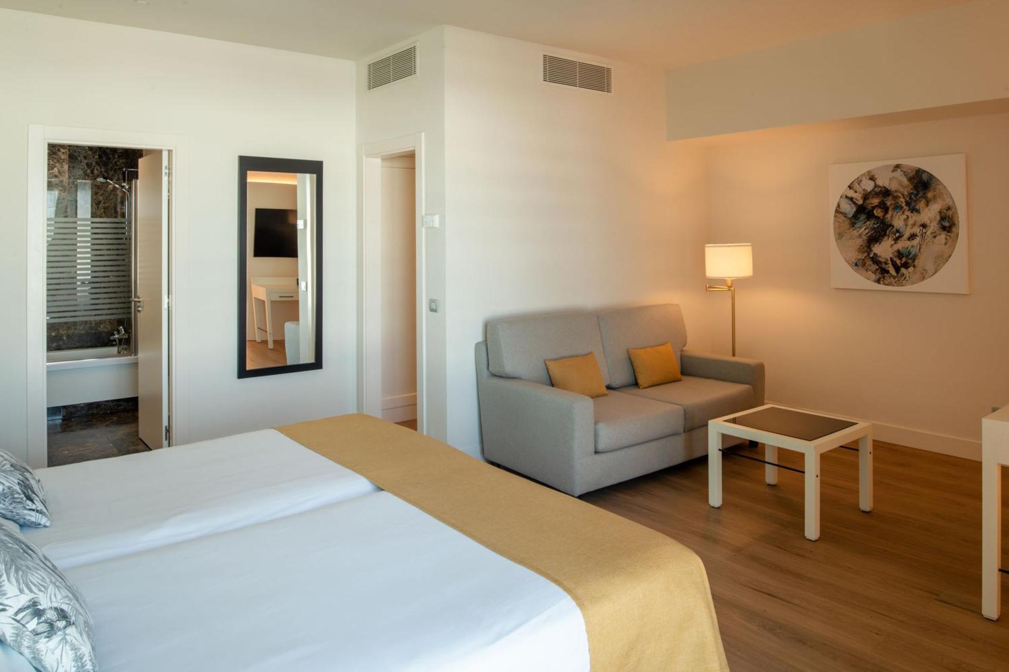 Arrecife Gran Hotel & Spa Екстериор снимка A room at the hotel