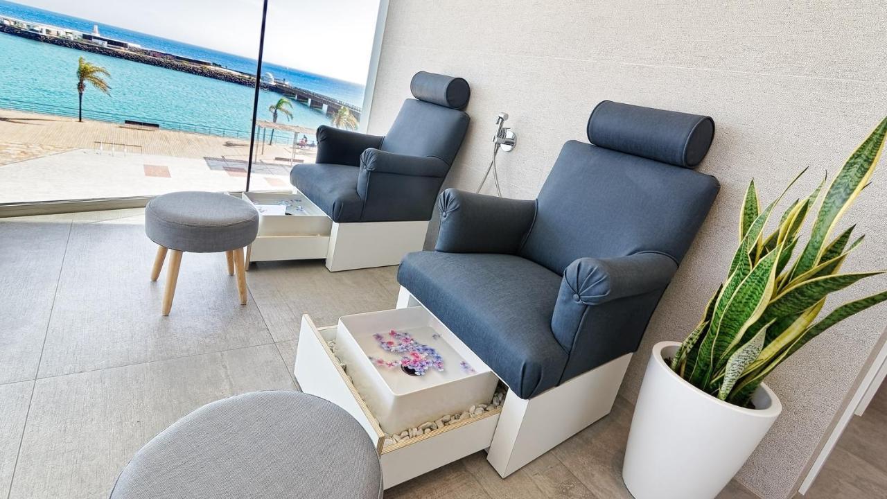 Arrecife Gran Hotel & Spa Екстериор снимка A foot reflexology chair